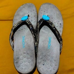 Vionic snake/turquoise sandals